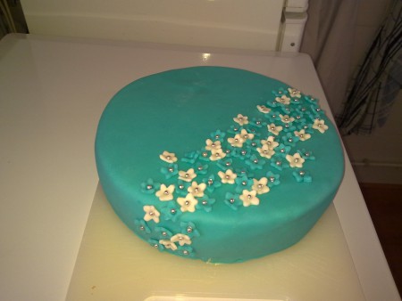 Voor de borrel op kantoor een leuke taart gemaakt